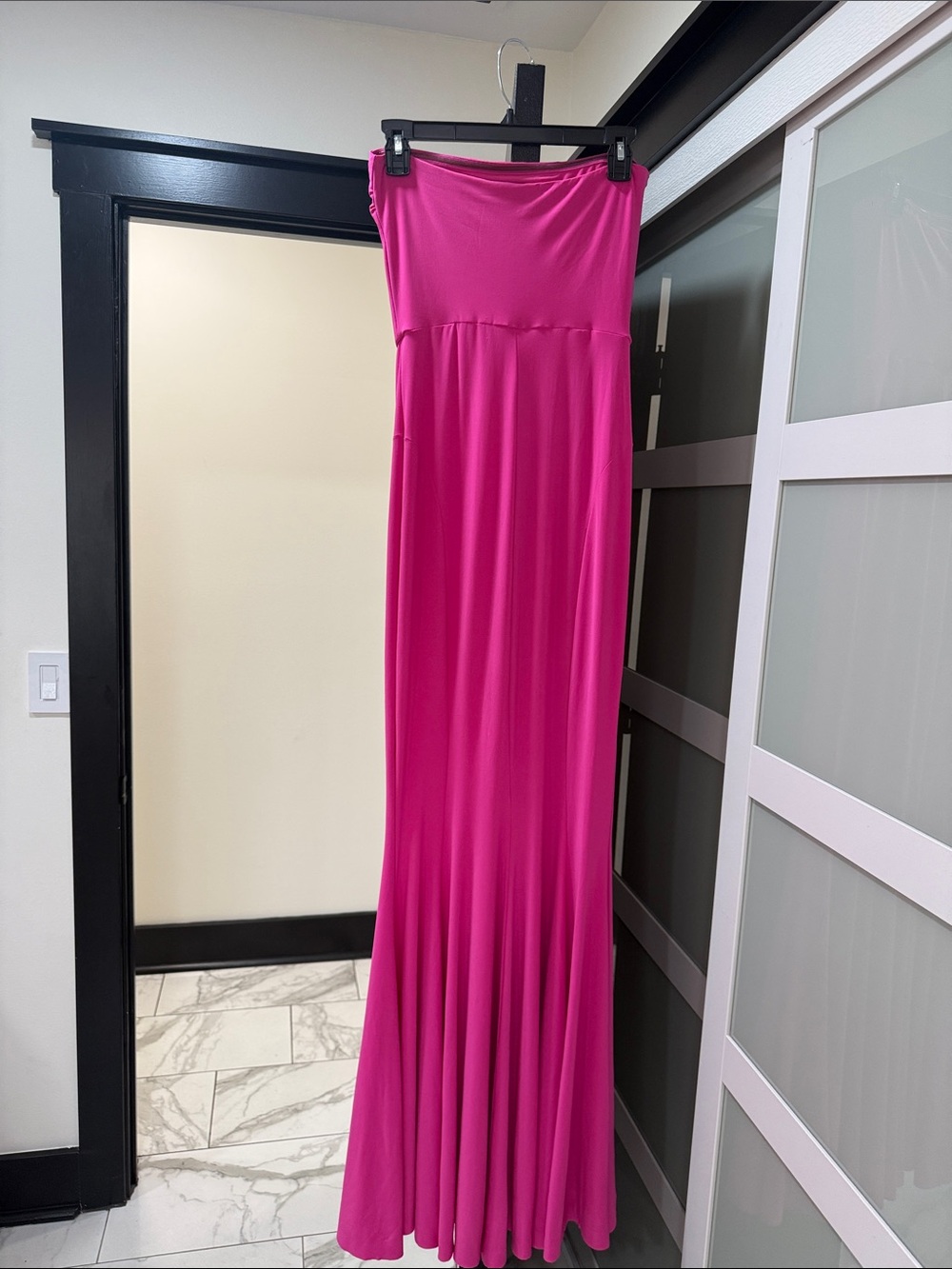 Norma Kamali Strapless Fishtail Gown in Pink
Size M
Very gooood condition💃🏻 - Picture 3 of 5